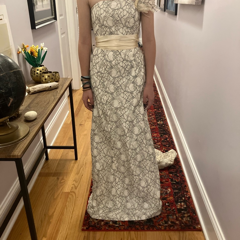 Elegant One-Shoulder Lace Dress